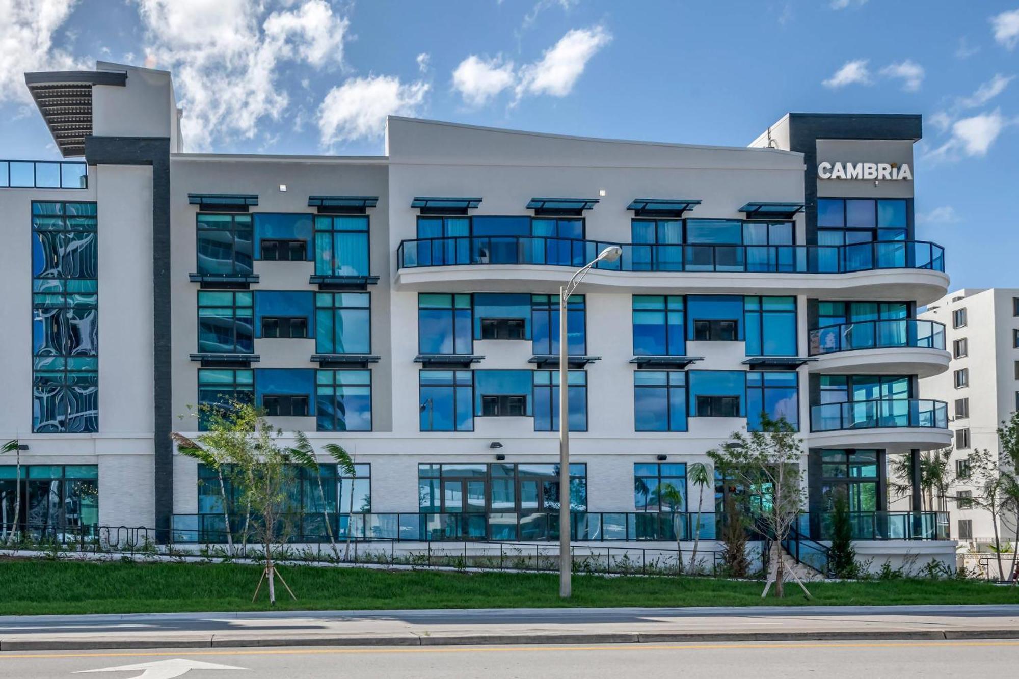 Hotel Cambria Lauderdale