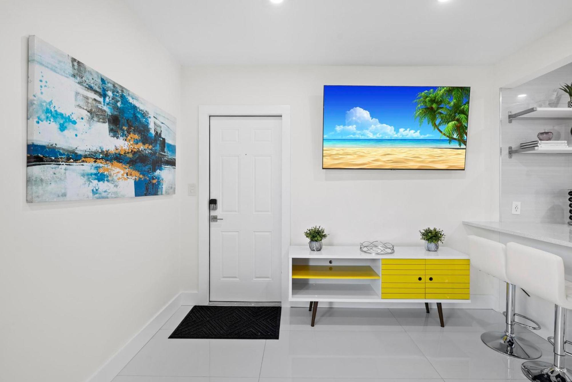 Uhost Ai - Stylish Steps From Fort Lauderdale