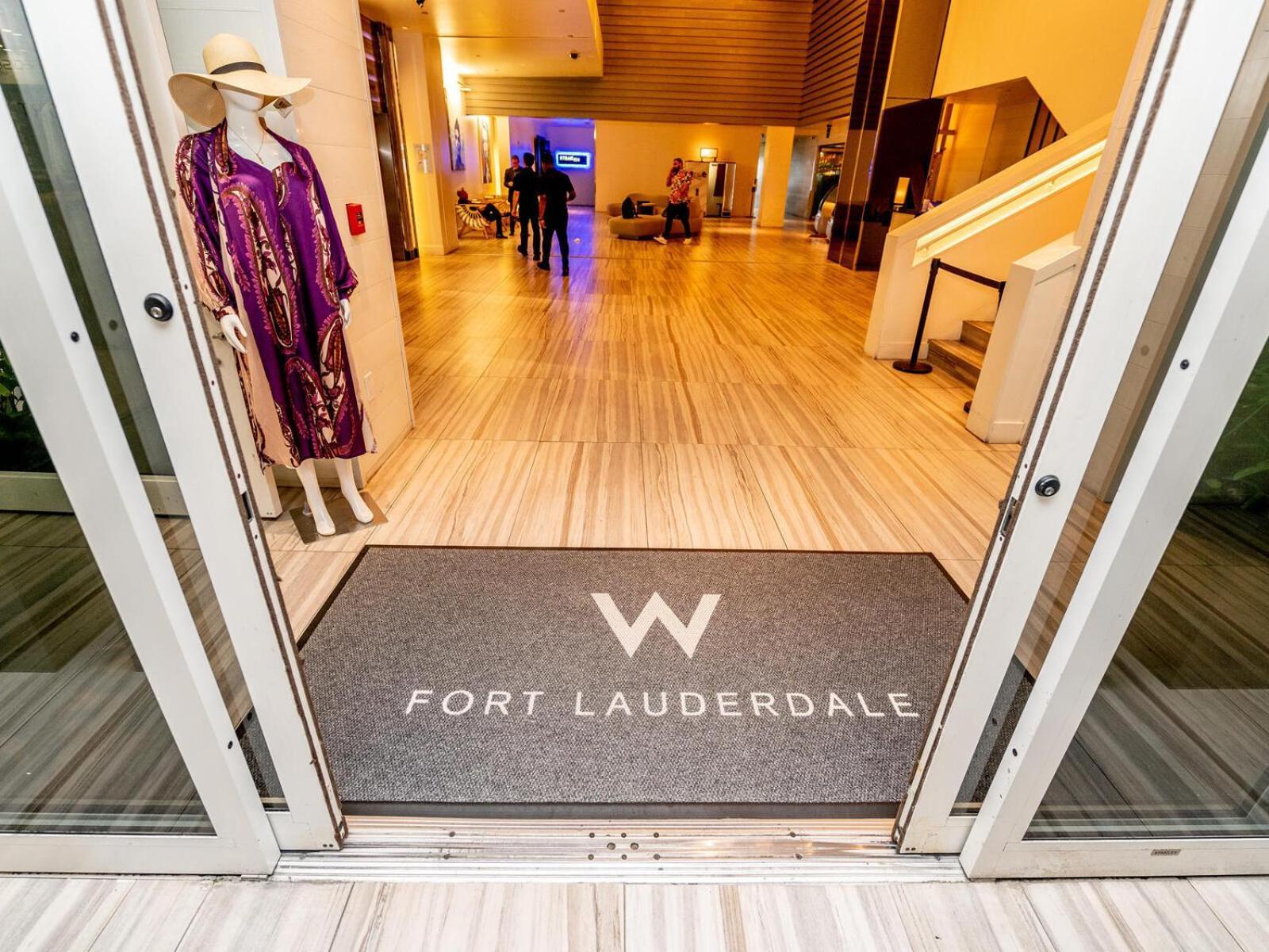 Apartment Luxury 2br 2ba With Amenities And Access