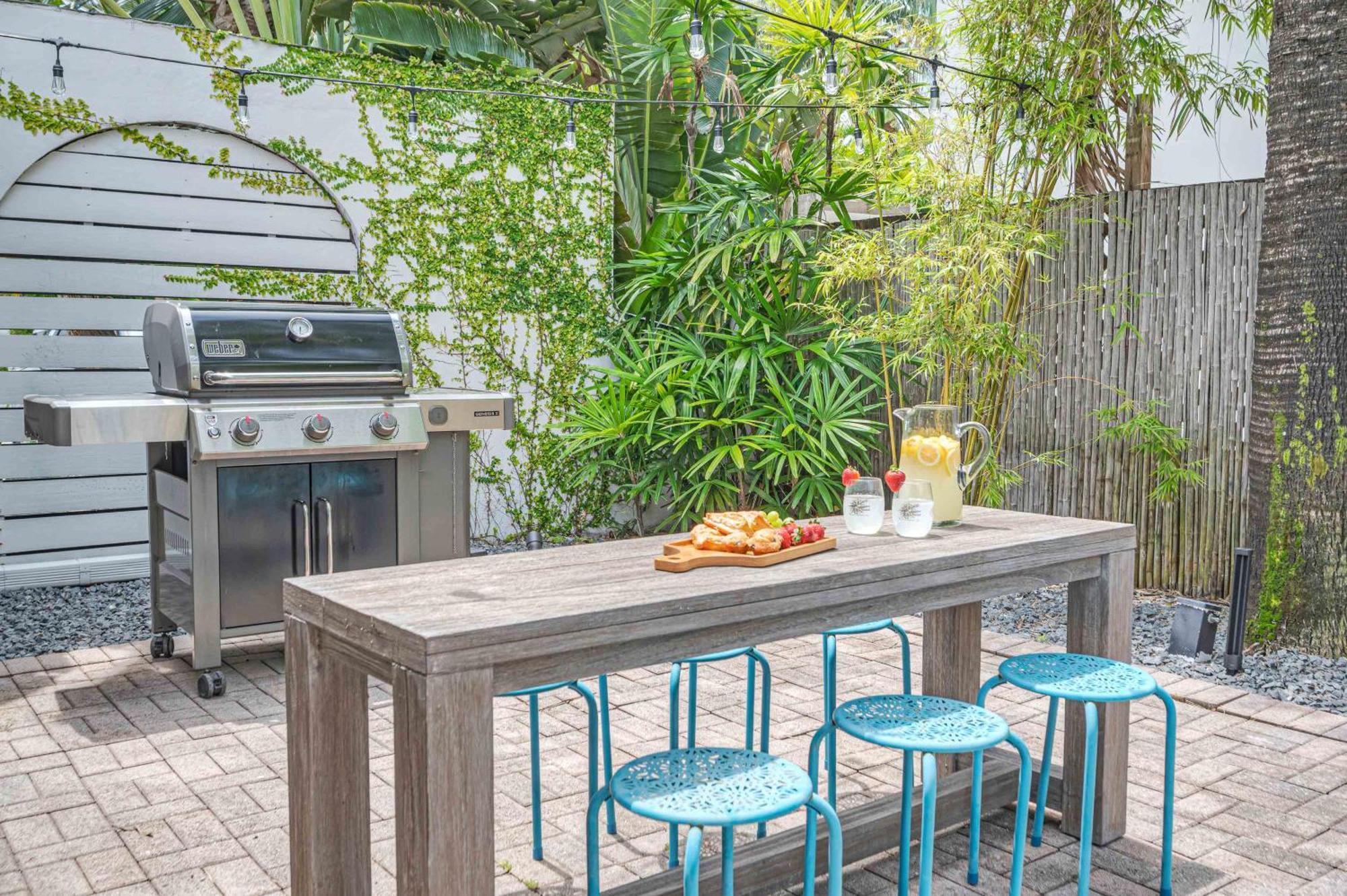 Surf Keysteps From Beautiful Courtyard Hot Tub H0mes Fort Lauderdale