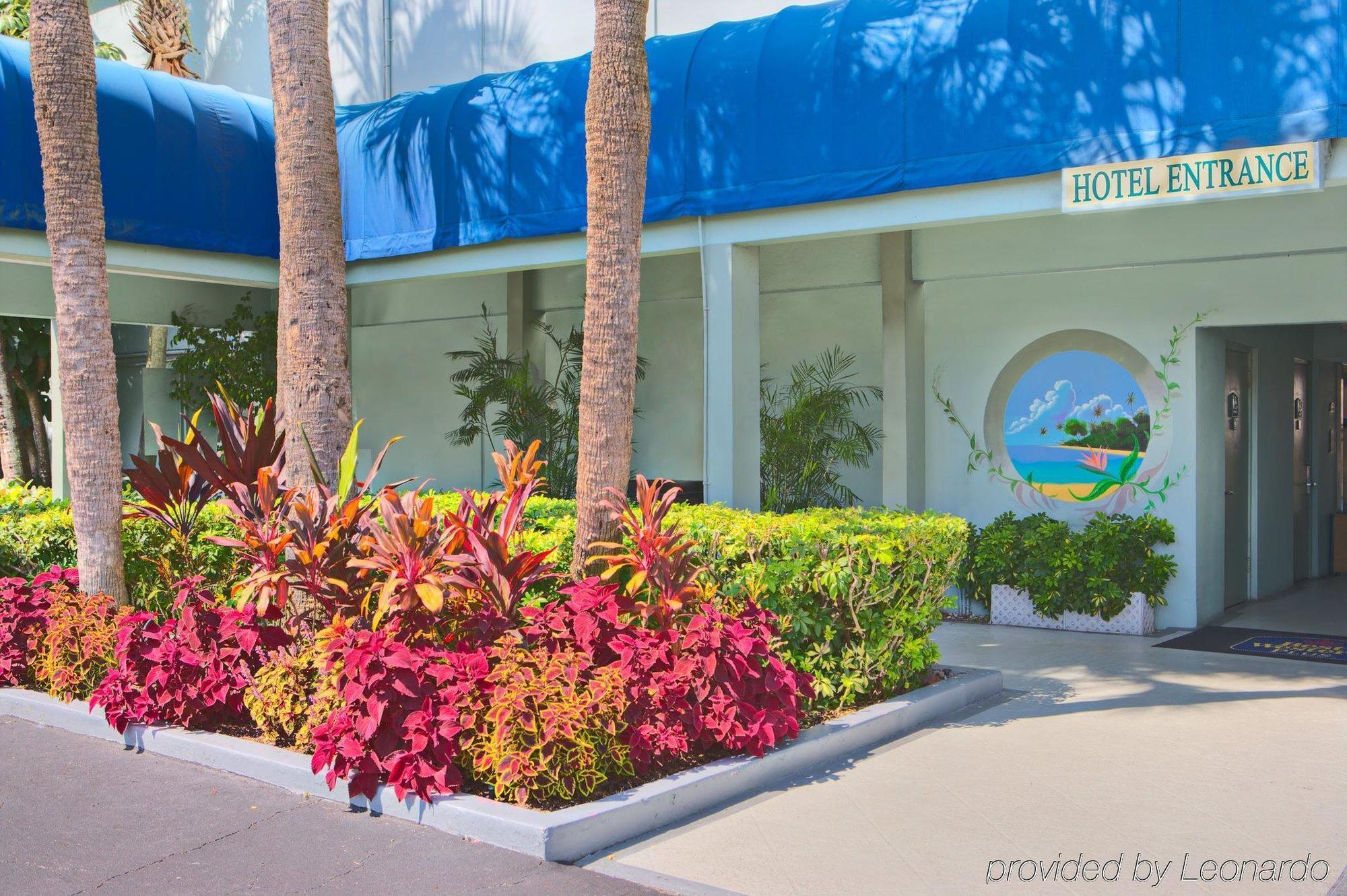 Ramada Oakland Park Hotel 2*