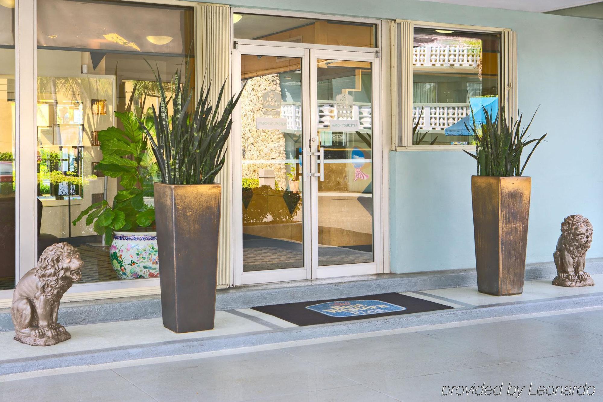 Ramada Oakland Park Hotel 2*