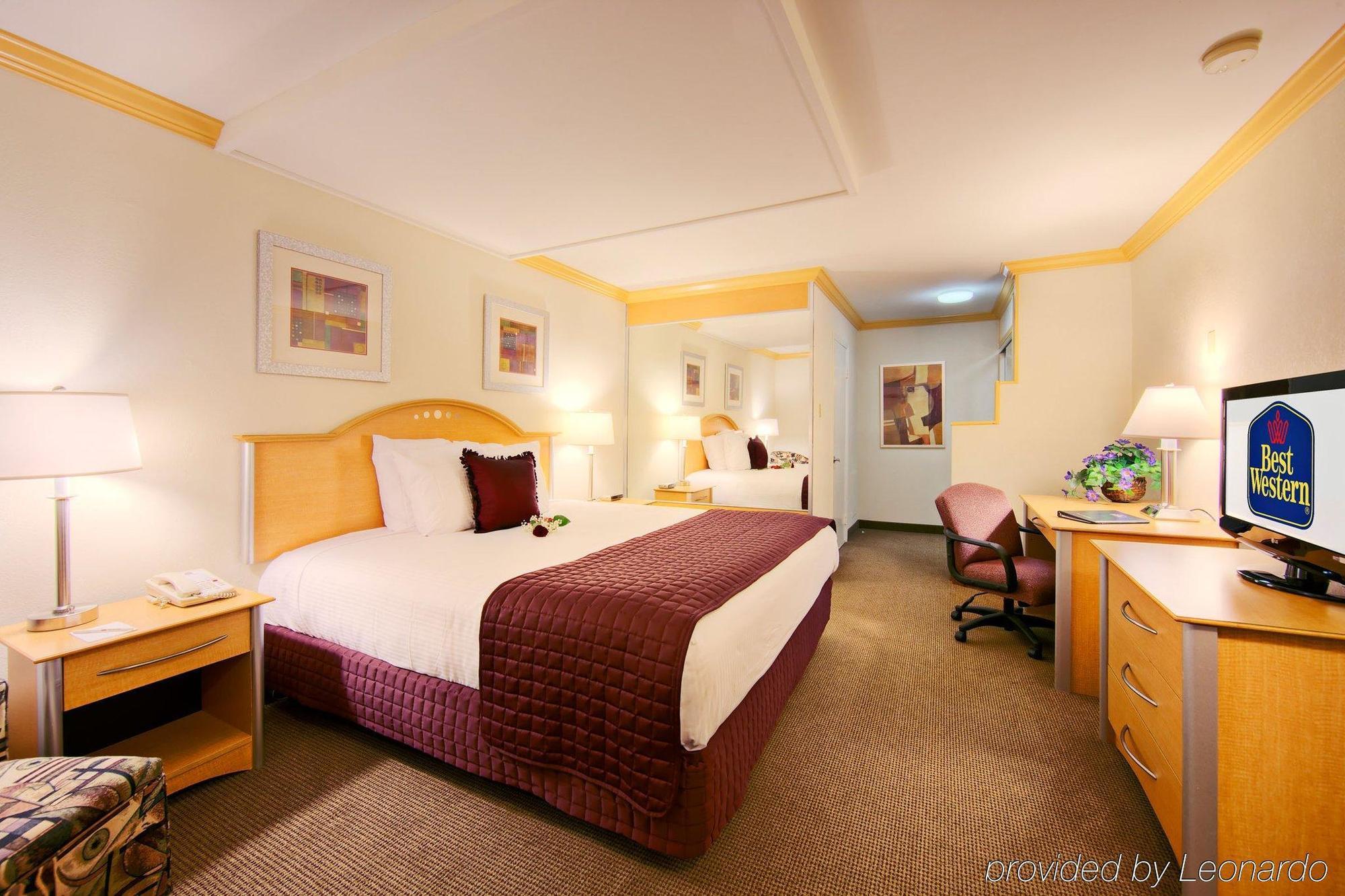 Ramada Oakland Park Hotel