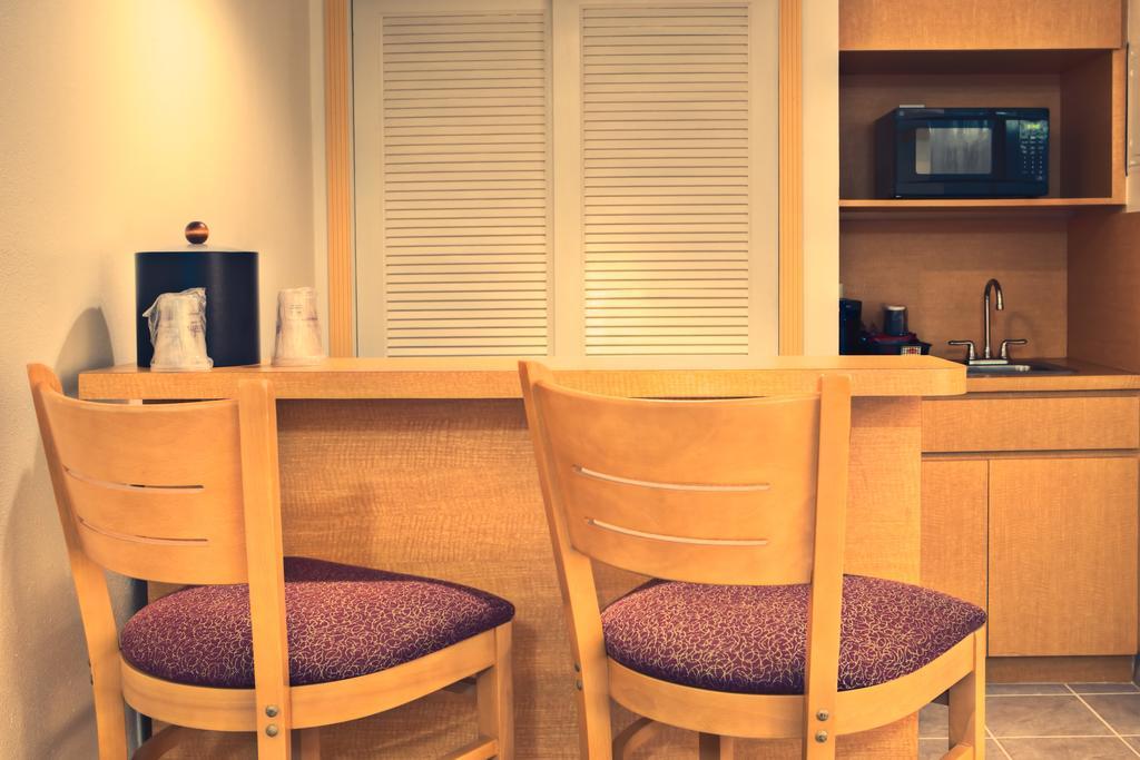 Ramada Oakland Park Hotel
