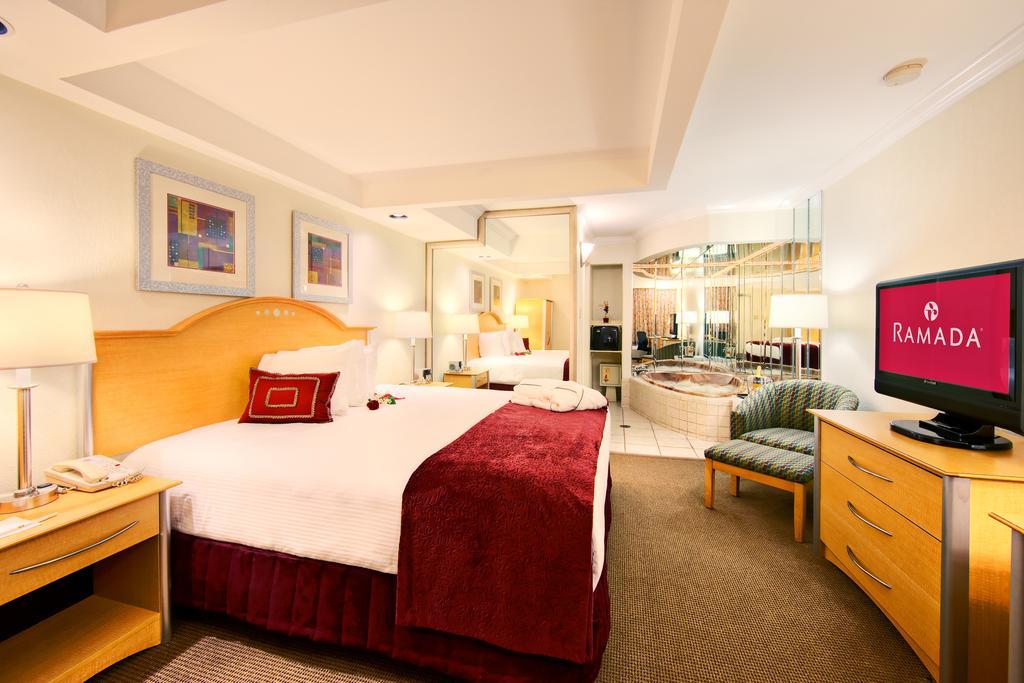 Ramada Oakland Park Hotel 2*