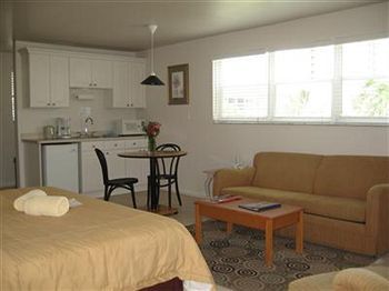Elysium - Clothing Optional Gay Men's (adults Only) Hotel