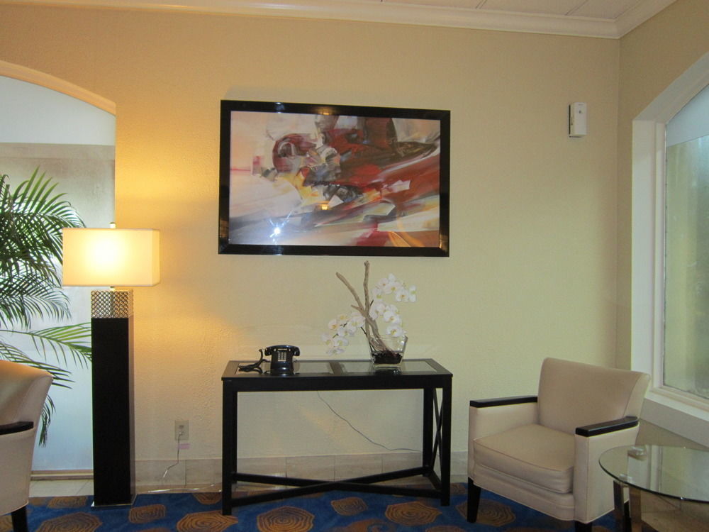 Plaza Lauderdale 2*