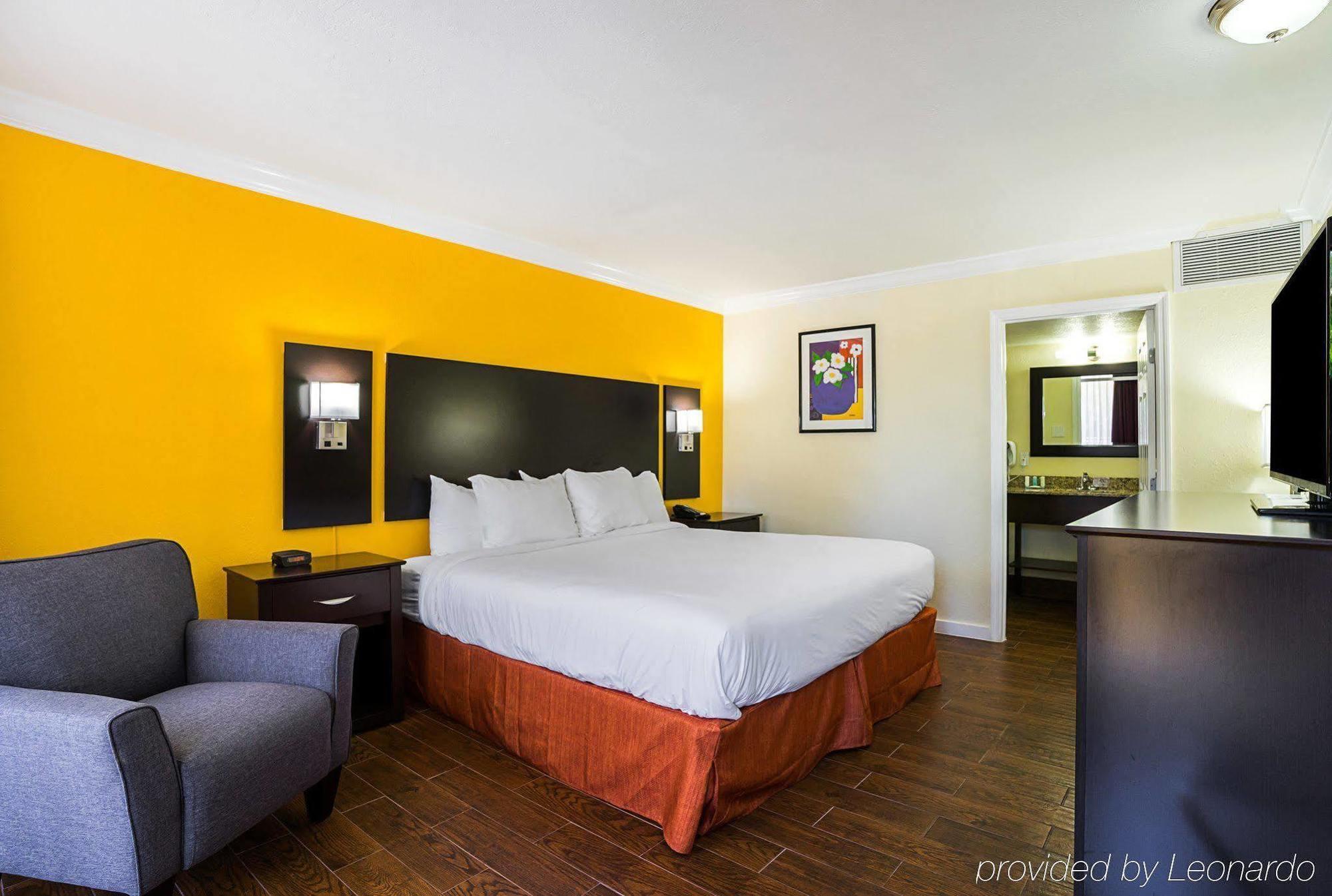 Hotel The Link On Sunrise 3*