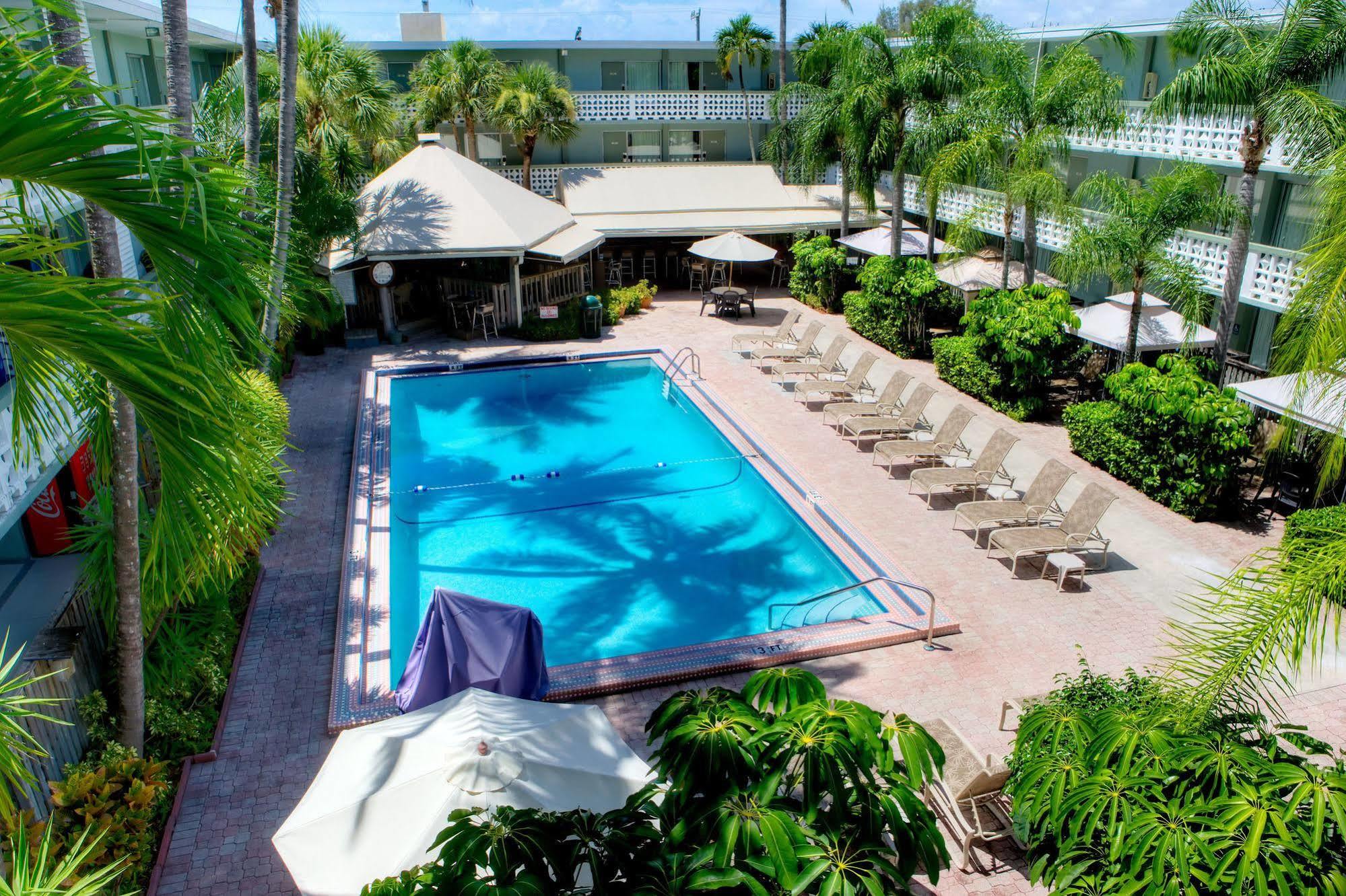 Ramada Oakland Park 2*