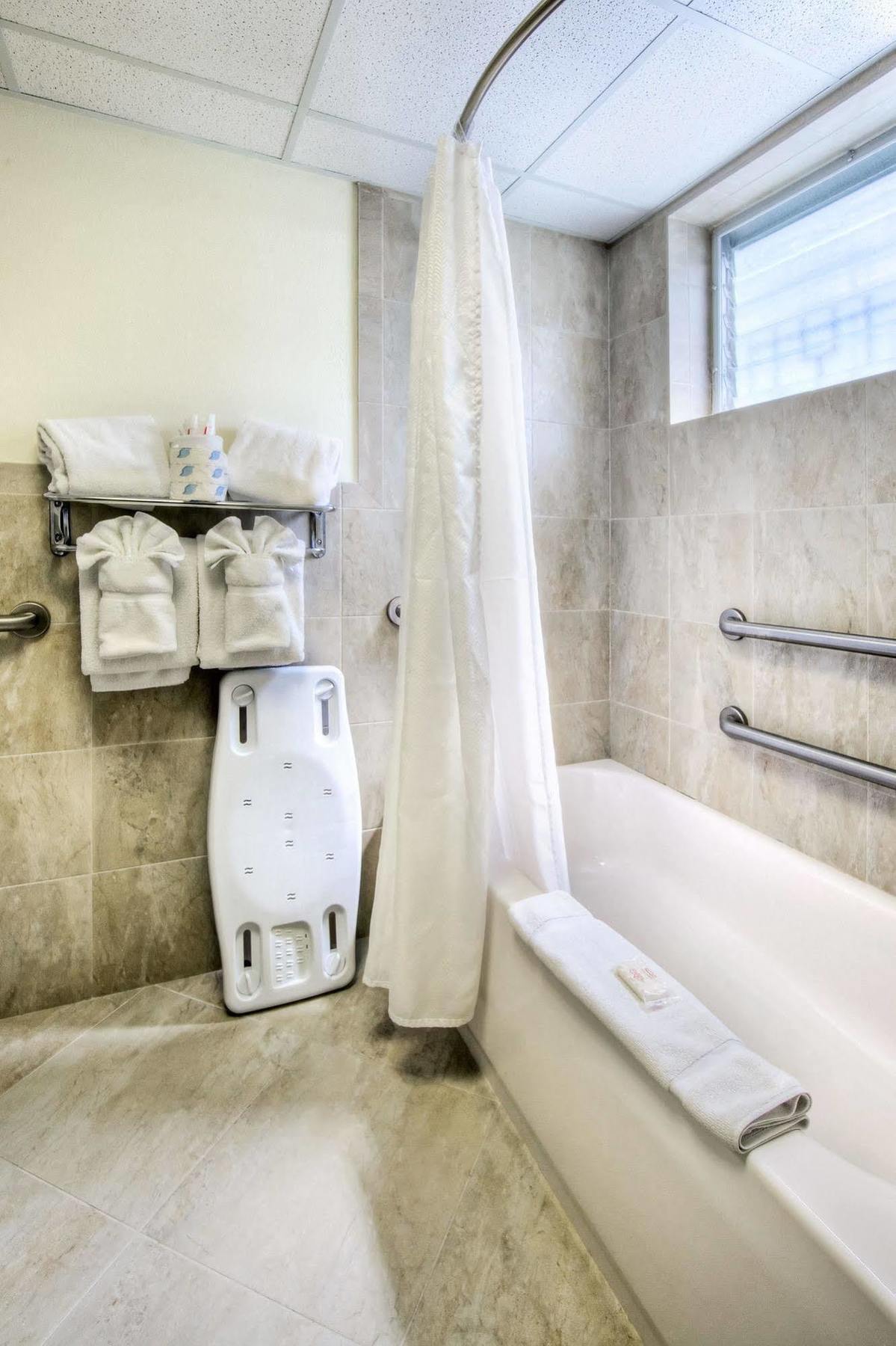 Ramada Oakland Park Hotel 2*