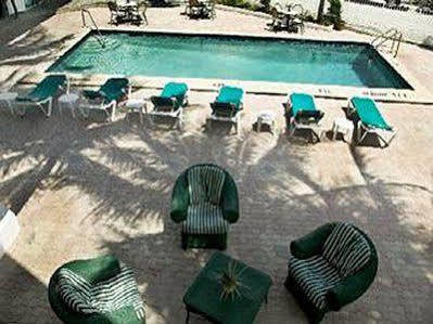 Tropic Cay Beach Hotel 2*
