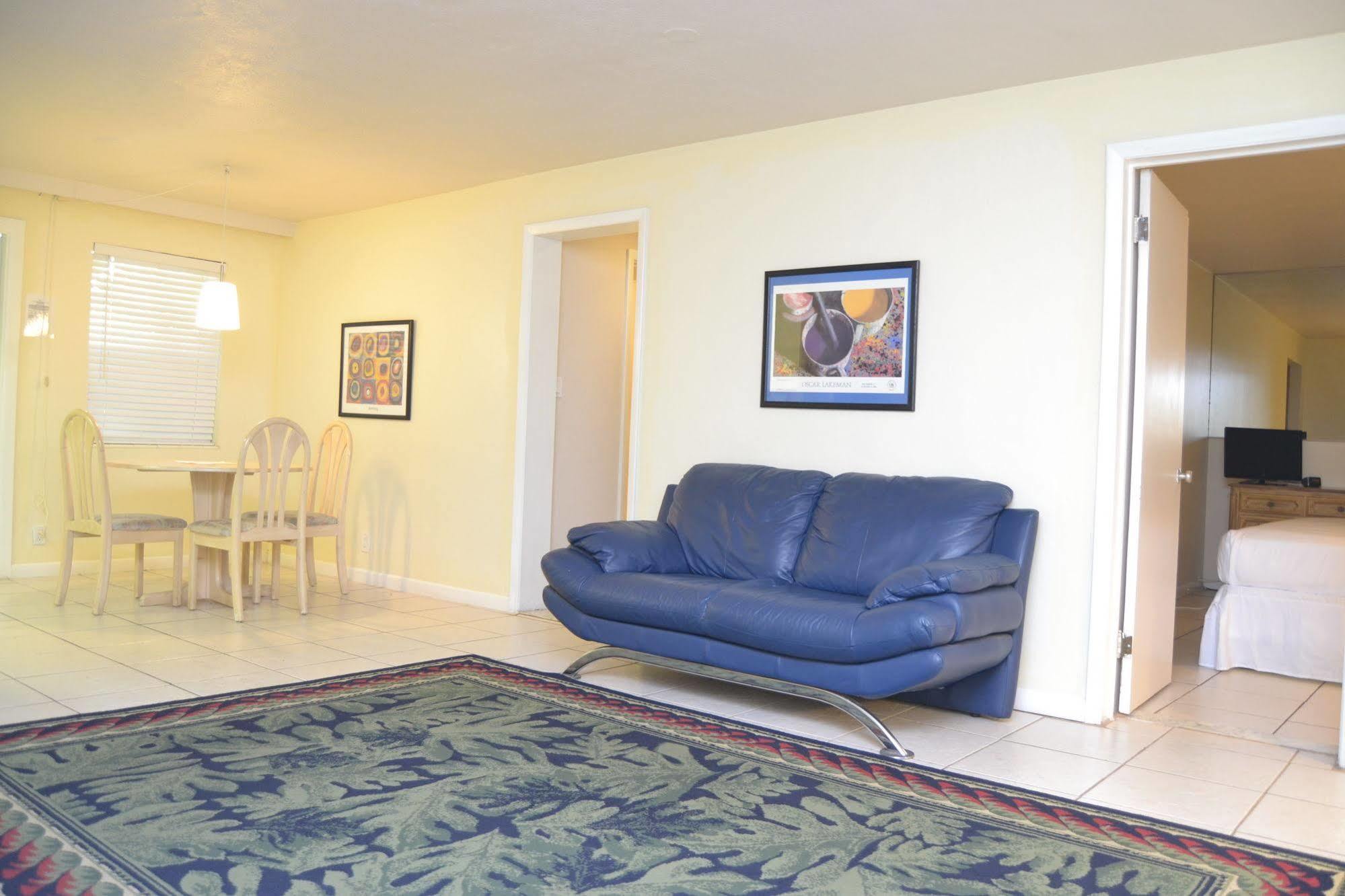 Elysium - Clothing Optional Gay Men's (adults Only) Hotel Fort Lauderdale