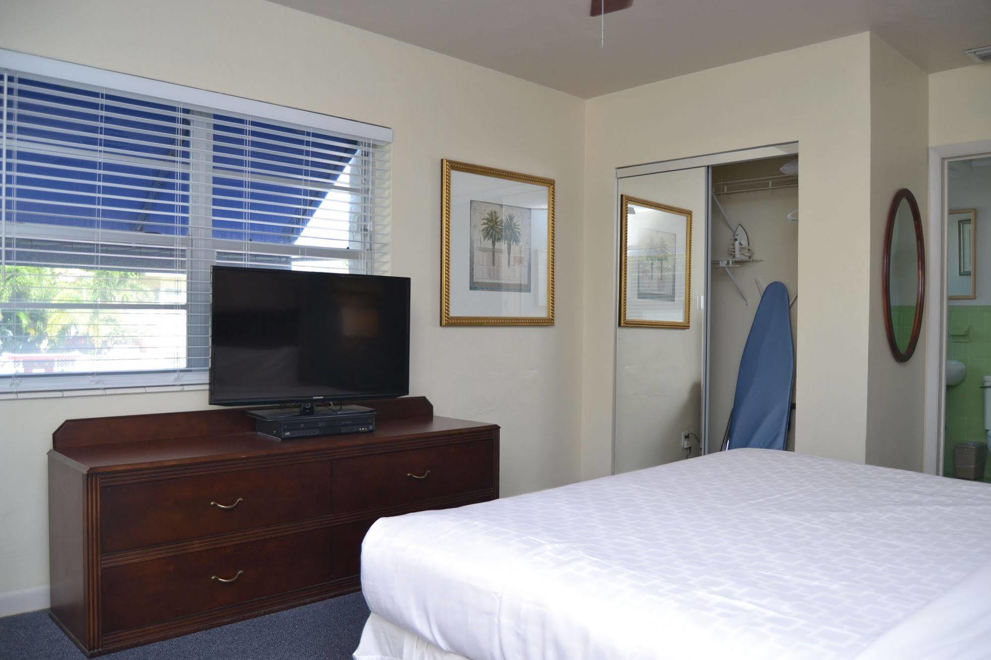 Hotel Elysium - Clothing Optional Gay Men's (adults Only) Fort Lauderdale