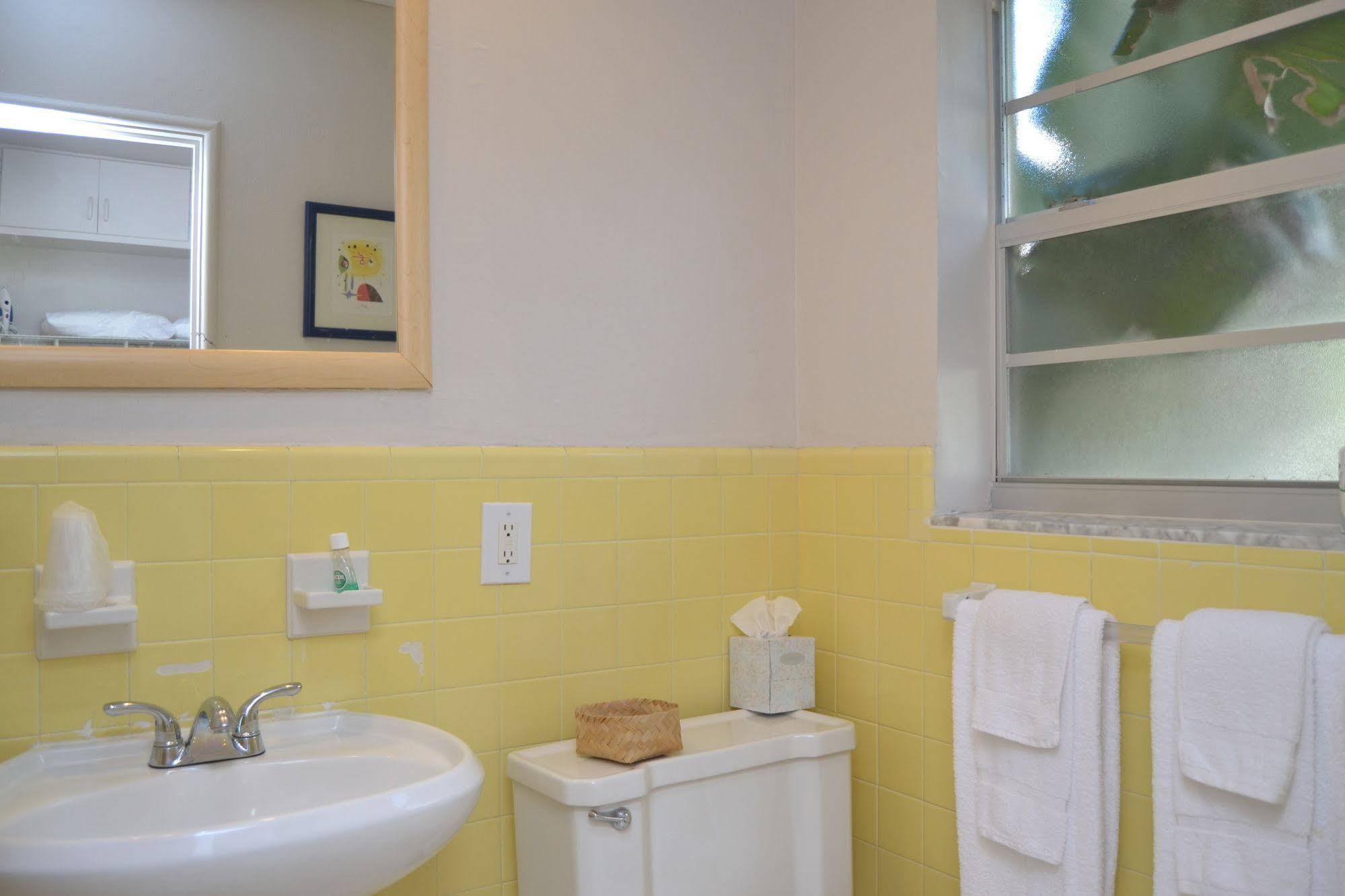 Elysium - Clothing Optional Gay Men's (adults Only) Hotel Fort Lauderdale