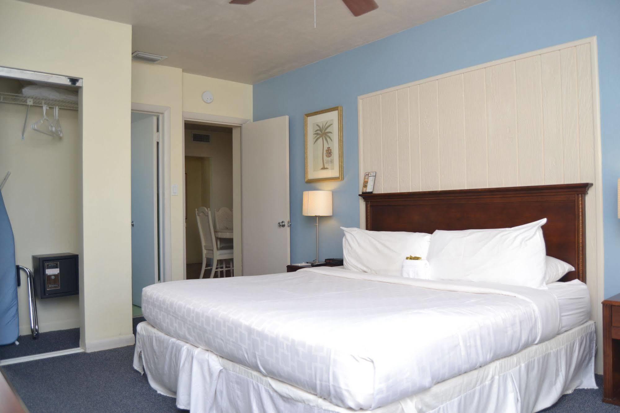 Hotel Elysium - Clothing Optional Gay Men's (adults Only) Fort Lauderdale