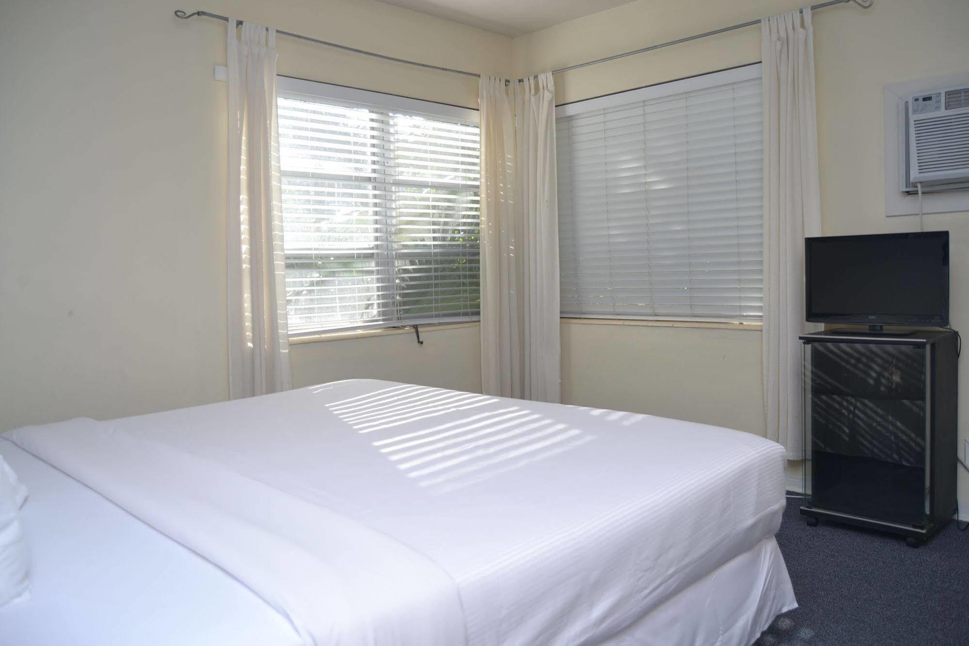 Elysium - Clothing Optional Gay Men's (adults Only) Hotel Fort Lauderdale