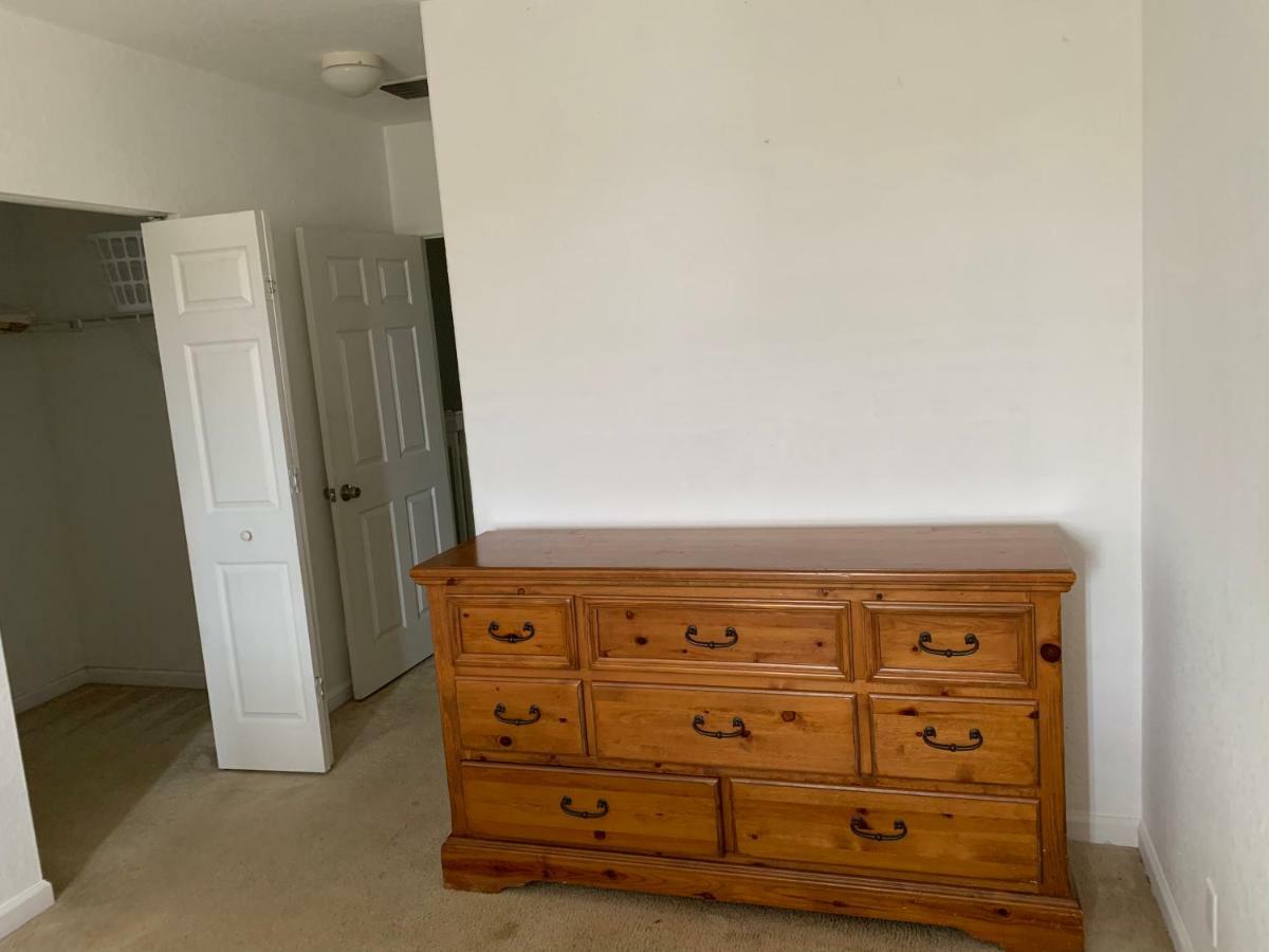 Bedroom In Lauderdale Lakes Townhome Homestay Fort Lauderdale
