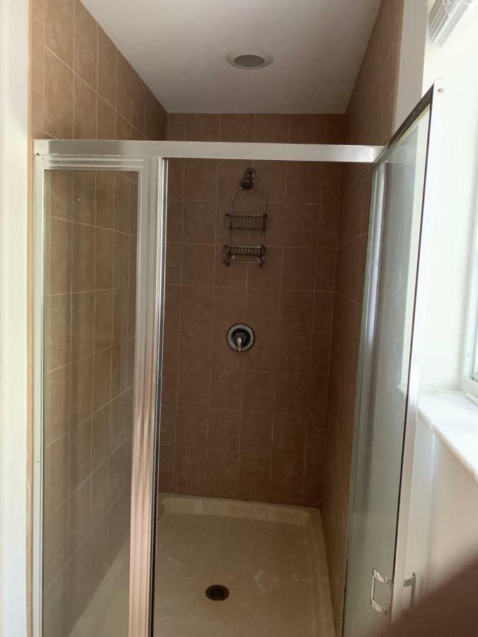 Bedroom In Lauderdale Lakes Townhome *