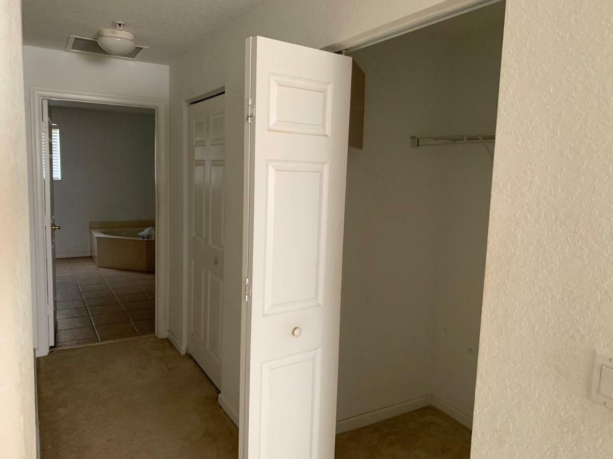 Bedroom In Lauderdale Lakes Townhome *