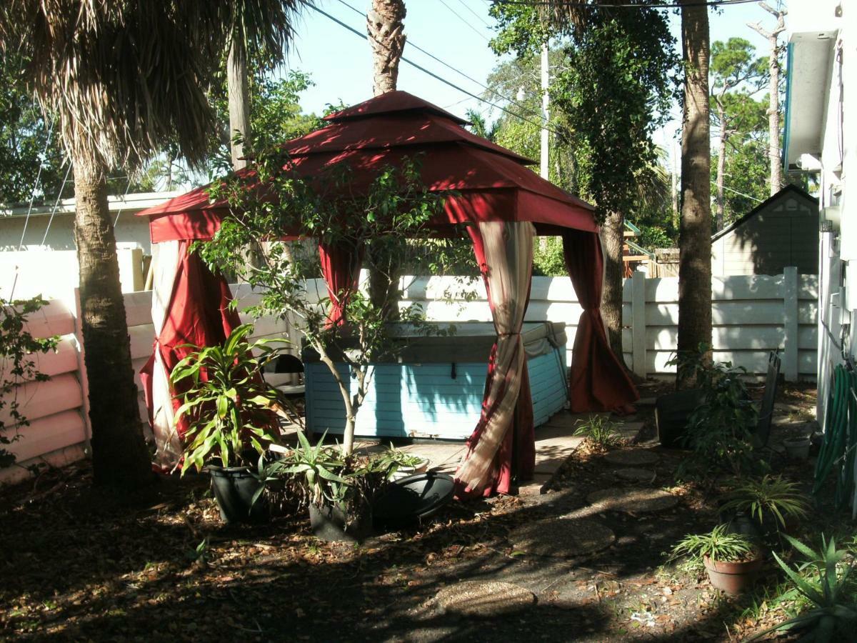 Newly Furnished Large, Clean, Quiet Private Unit Apartment *