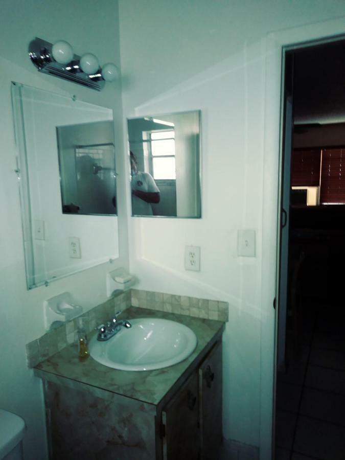 Newly Furnished Large, Clean, Quiet Private Unit Fort Lauderdale