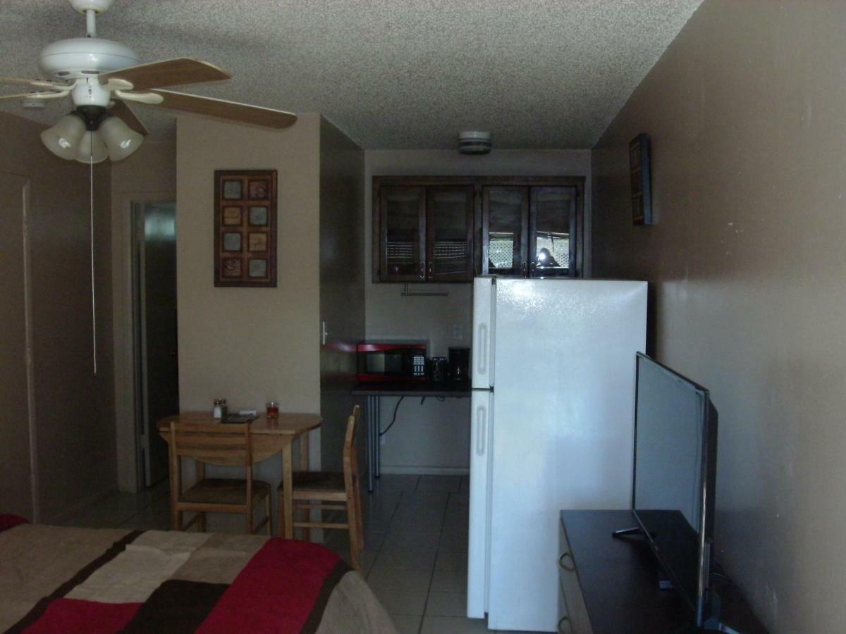 Apartment Newly Furnished Large, Clean, Quiet Private Unit Fort Lauderdale