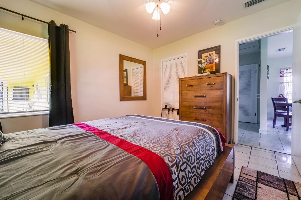 Chairs, Good Kitchen, Wifi On 14th Ave Apartment Fort Lauderdale
