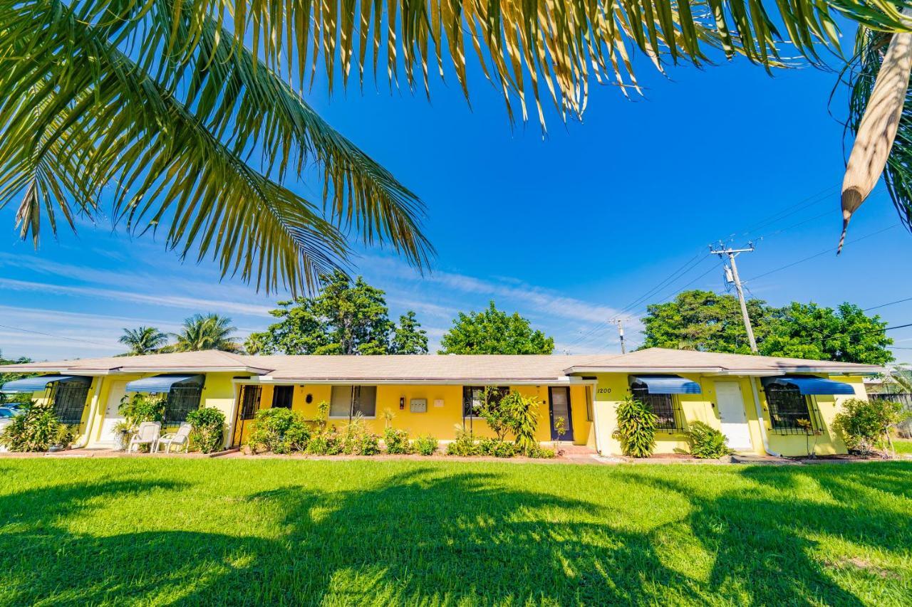 Apartment Chairs, Good Kitchen, Wifi On 14th Ave Fort Lauderdale