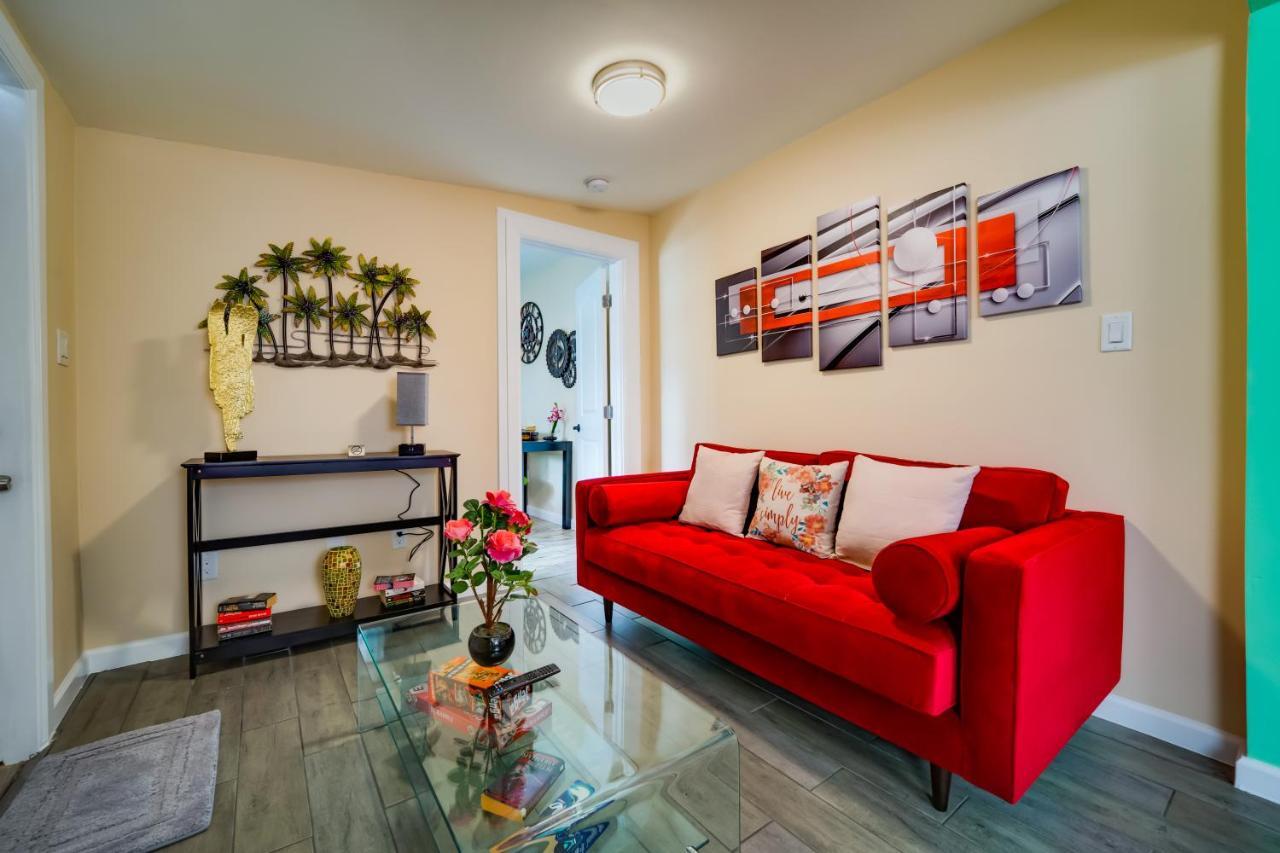 Chairs, Good Kitchen, Wifi On 14th Ave Apartment Fort Lauderdale