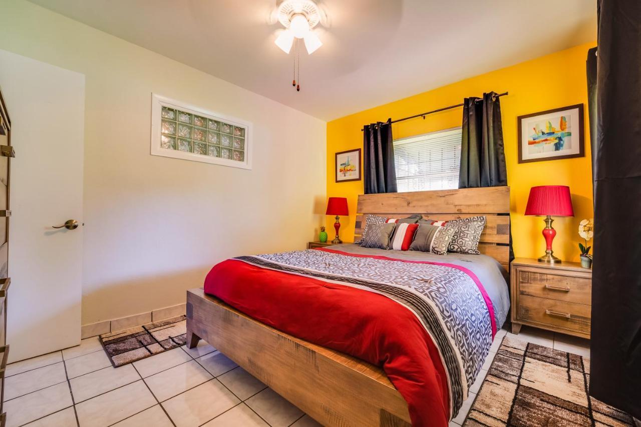 Chairs, Good Kitchen, Wifi On 14th Ave Apartment *