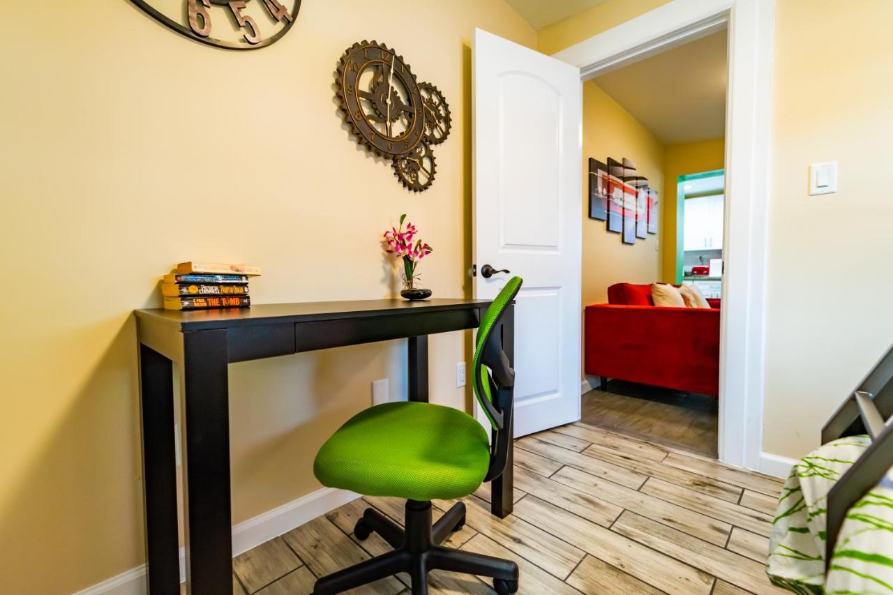 Chairs, Good Kitchen, Wifi On 14th Ave Apartment Fort Lauderdale