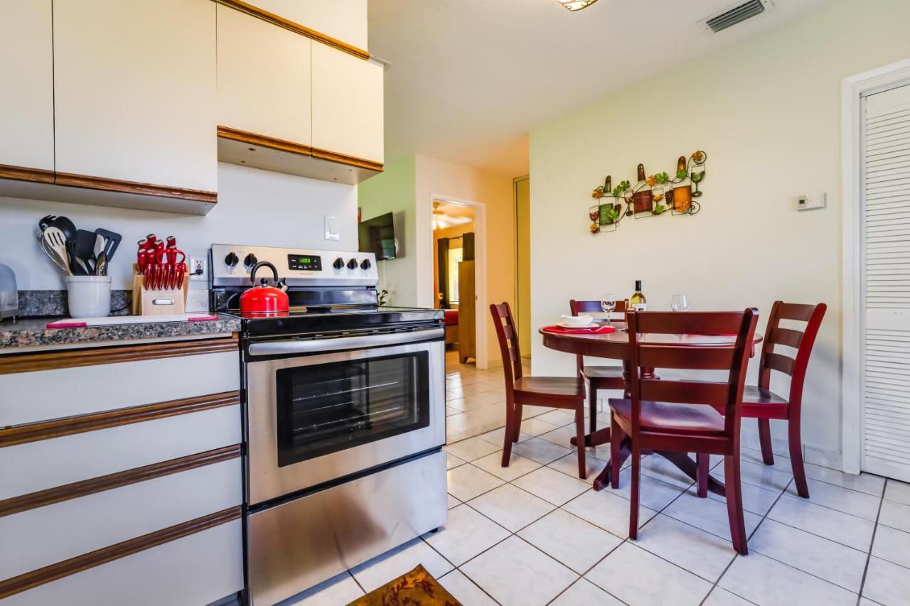 Apartment Chairs, Good Kitchen, Wifi On 14th Ave Fort Lauderdale