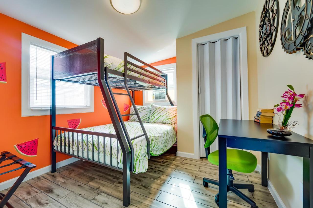 Chairs, Good Kitchen, Wifi On 14th Ave Apartment Fort Lauderdale