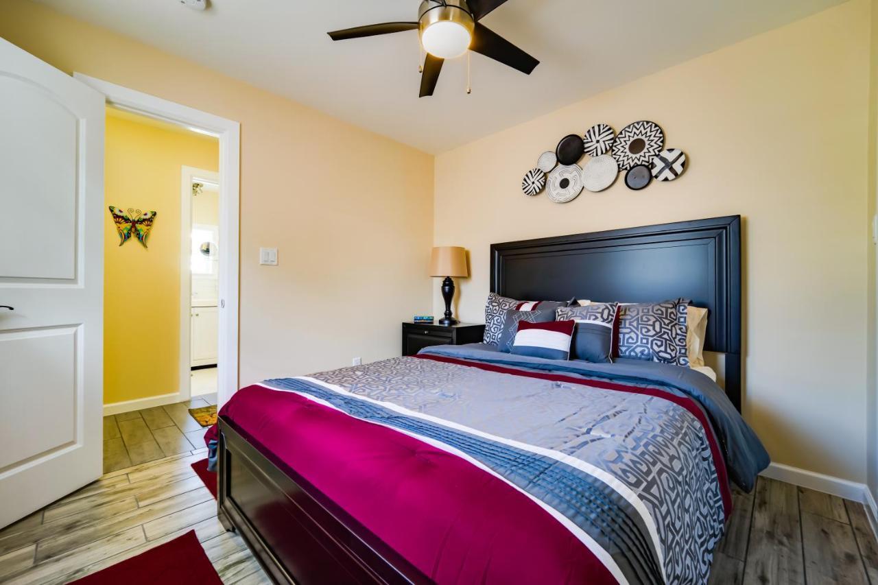 Chairs, Good Kitchen, Wifi On 14th Ave * Fort Lauderdale