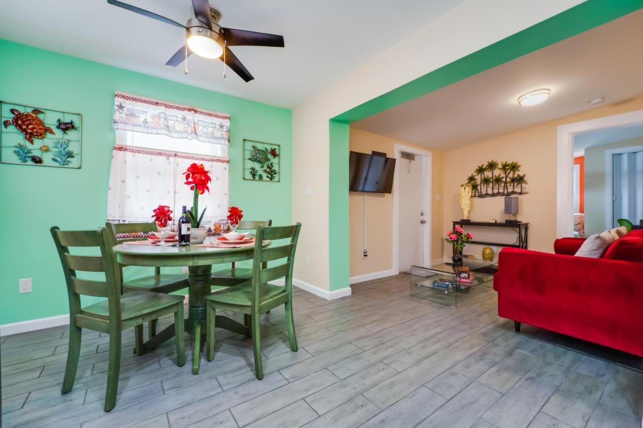 Apartment Chairs, Good Kitchen, Wifi On 14th Ave *