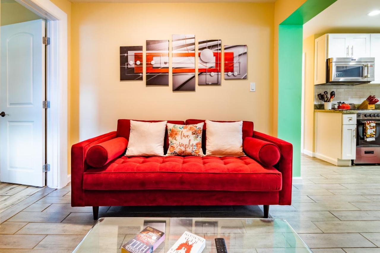 Chairs, Good Kitchen, Wifi On 14th Ave Fort Lauderdale