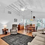 Chic Victoria Park Villa With Heated Pool And Spa