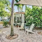 Chic Victoria Park Villa With Heated Pool And Spa