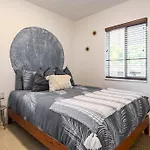 Central Nautical Themed 4 Bed 2 Bath Home