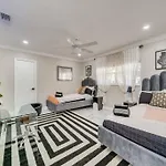 Modern Home 10 Minutes From Fort Lauderdale Beach!