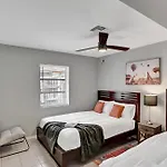 New Spacious 6Bdr Villa Pool Tennis/Airhockey
