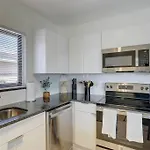 Beachy&Boho Apt For 6 People With Kitchen And Pool