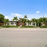 Newly Renovated Tropical Oasis Near Las Olas Beach