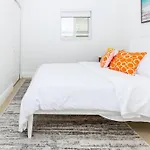 Escape & Enjoy W/ Jacuzzi + Patio, Fire Pit, Gym