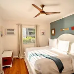 Vistamar Waterfront Beach Abode -Walk To The Beach