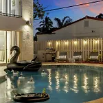 Stunning 2 Story Villa With Pool