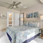 Private Studio, 5 Min. Walk To Wilton Drive