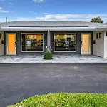Luxe Home - Heated Pool I 5 Min To Beach I Bbq Grill