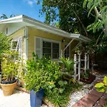 Charming Cottage 1Br, Pool, Victoria Park