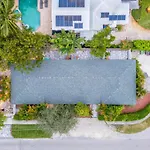 Bnb Hyperion - Stylish Apartment Steps From Beach